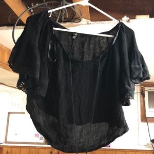 Black mid sleeve crop top